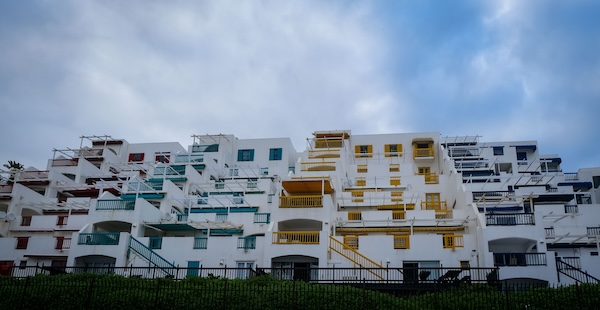 San Diego apartments with white walls and jewel tone accents in red yellow and blue